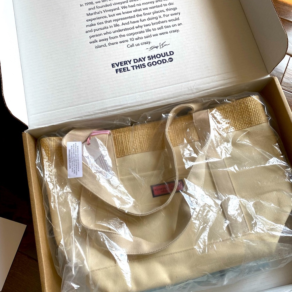 Vineyard vines raffia trim tote NwT